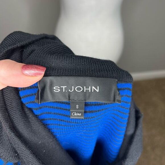 ST. JOHN knit top - Picture 3 of 4